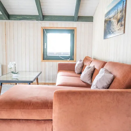 Holz Hus * Born