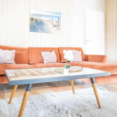 Holz Hus * Born