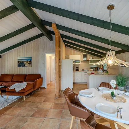 Holz Hus * Born